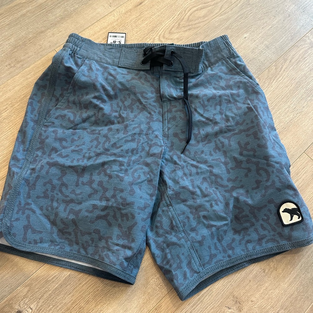 New Men’s Bearbottom board shorts size small